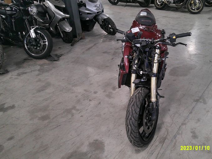 SUZUKI GSR 750 ABS 4