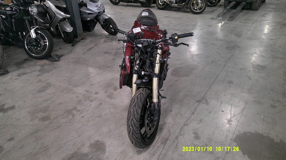 SUZUKI GSR 750 ABS 4