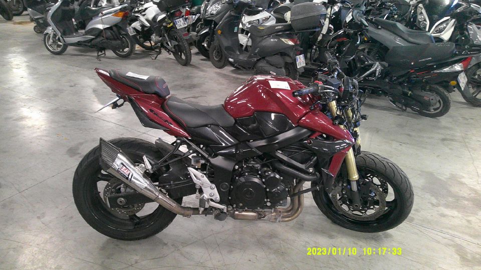 SUZUKI GSR 750 ABS 4