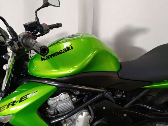 KAWASAKI ER6-N 4