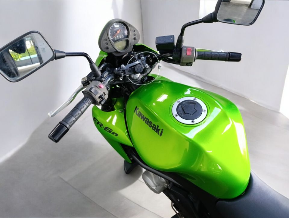 KAWASAKI ER6-N 4