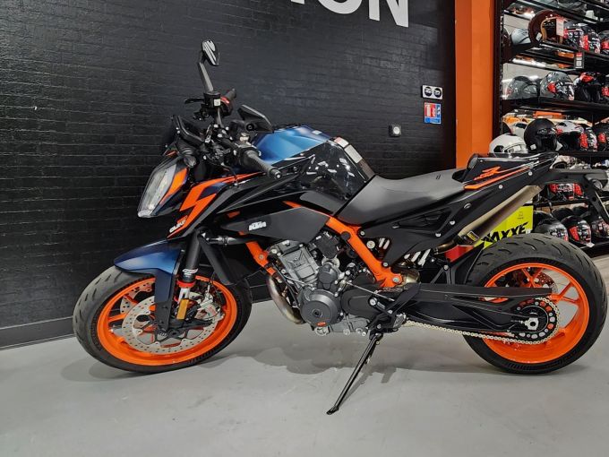 KTM 890 DUKE R 4