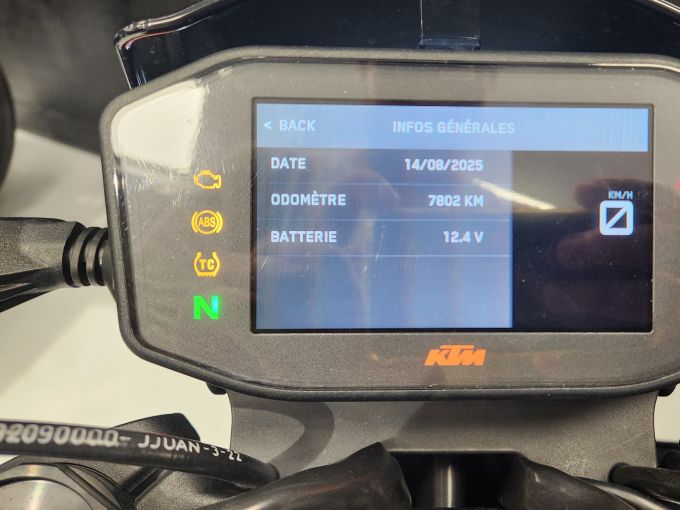 KTM 890 DUKE R 4