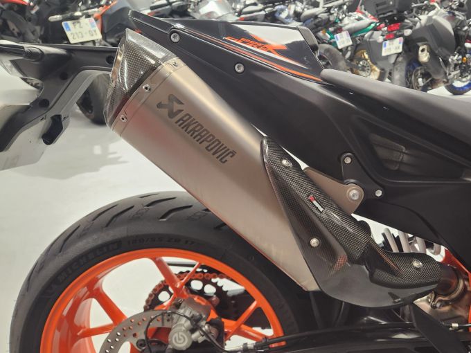 KTM 890 DUKE R 4