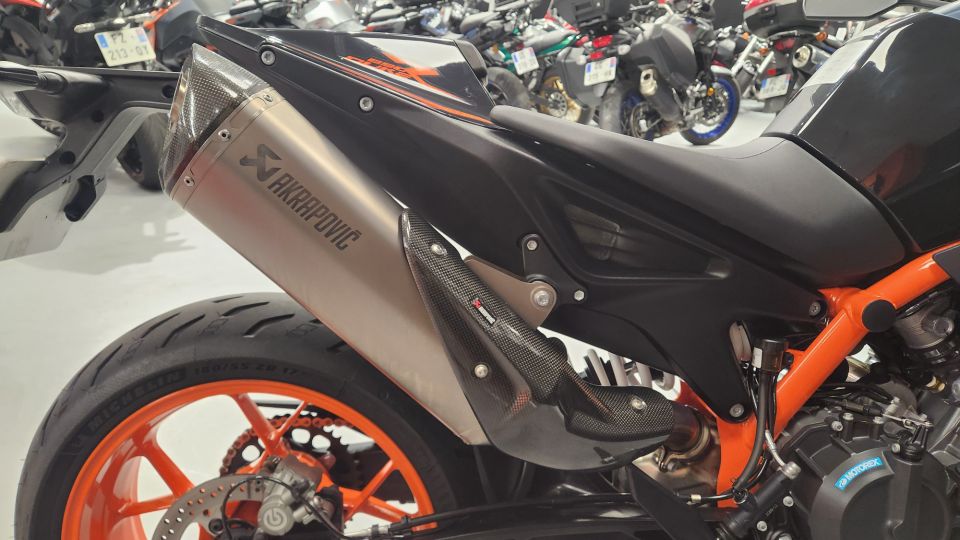 KTM 890 DUKE R 4