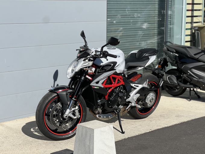 MV AGUSTA BRUTALE 800 4