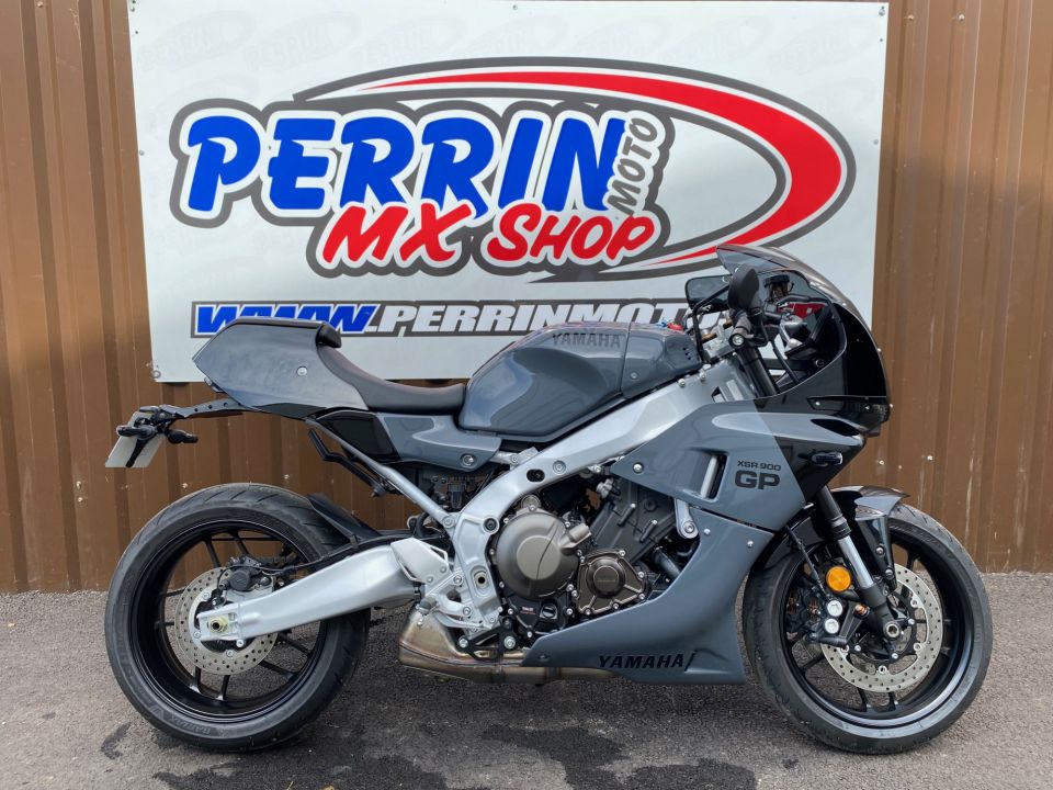 YAMAHA XSR 900 GP 4