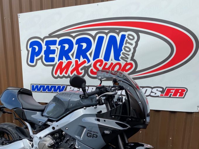 YAMAHA XSR 900 GP 4