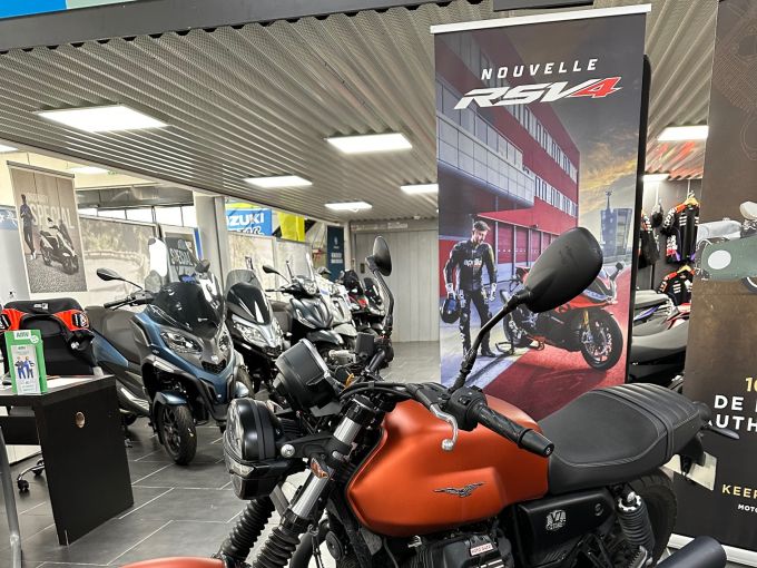 MOTO GUZZI V7 4