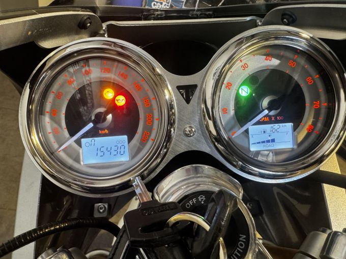 TRIUMPH THRUXTON 1200 R 4