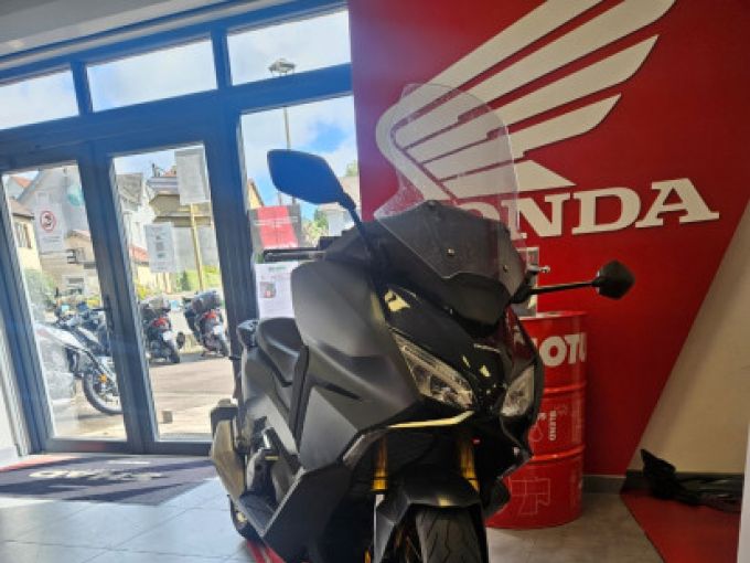 HONDA FORZA 750 4