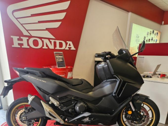 HONDA FORZA 750 4