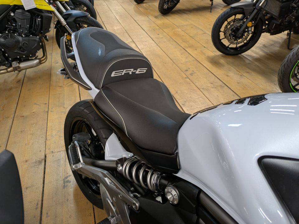 KAWASAKI ER-6 (47.5CV) 4