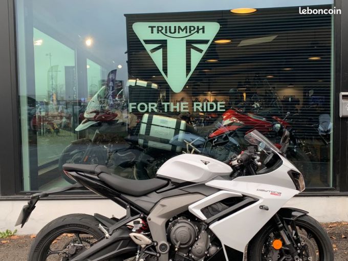 TRIUMPH 	DAYTONA 660 4