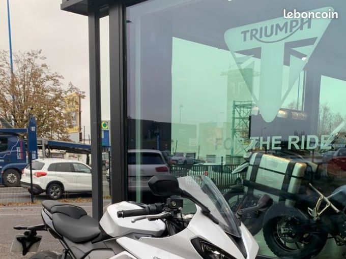 TRIUMPH 	DAYTONA 660 4