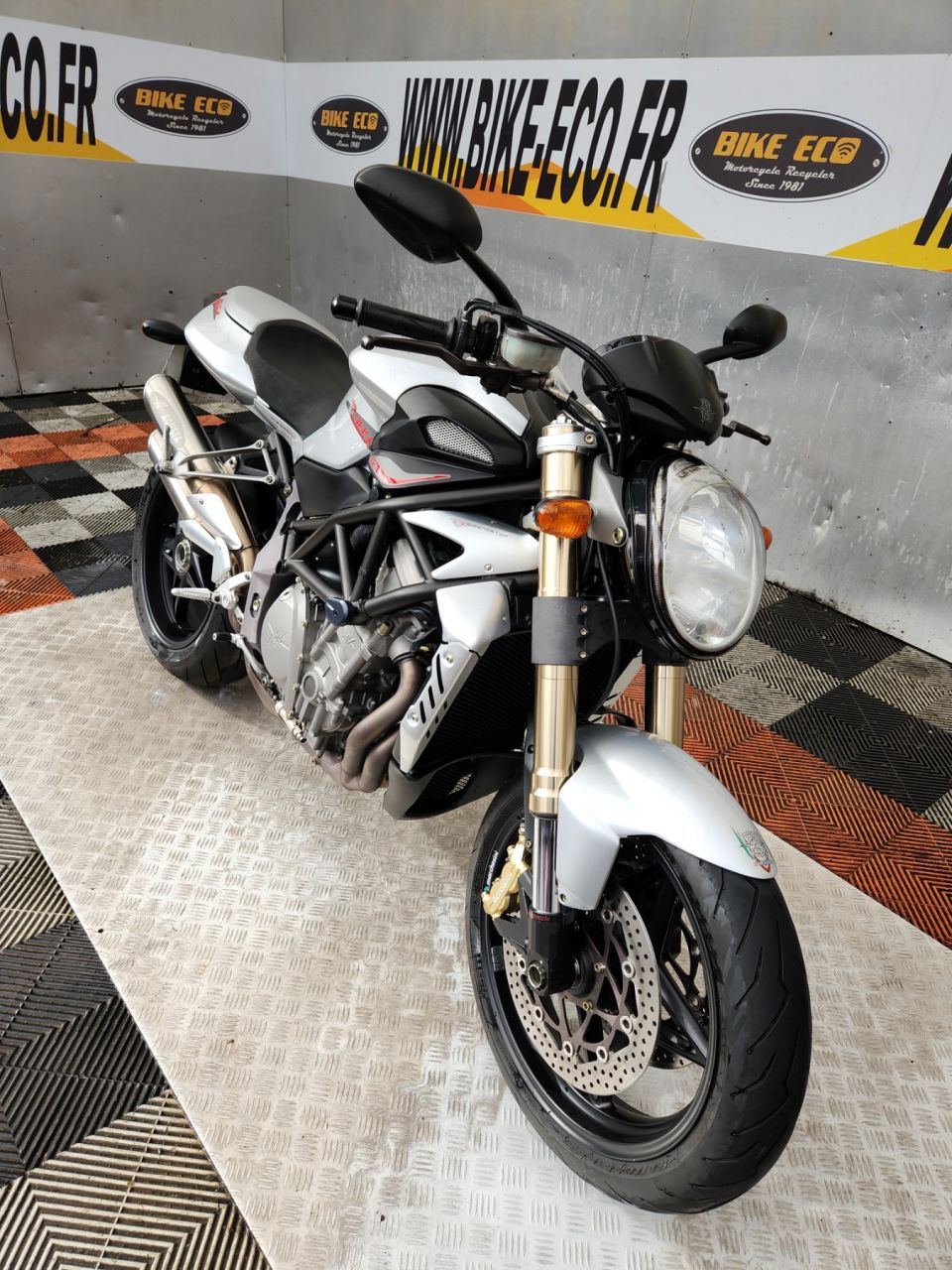 MV AGUSTA BRUTALE 989 R 4