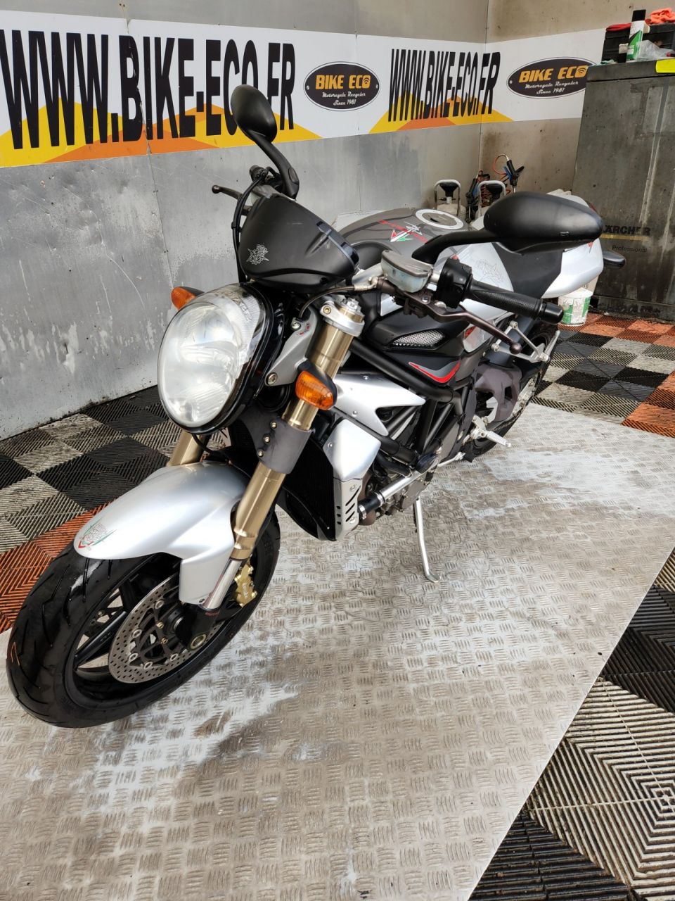 MV AGUSTA BRUTALE 989 R 4