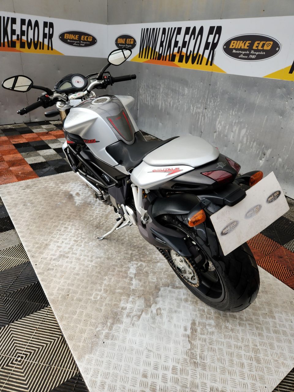 MV AGUSTA BRUTALE 989 R 4