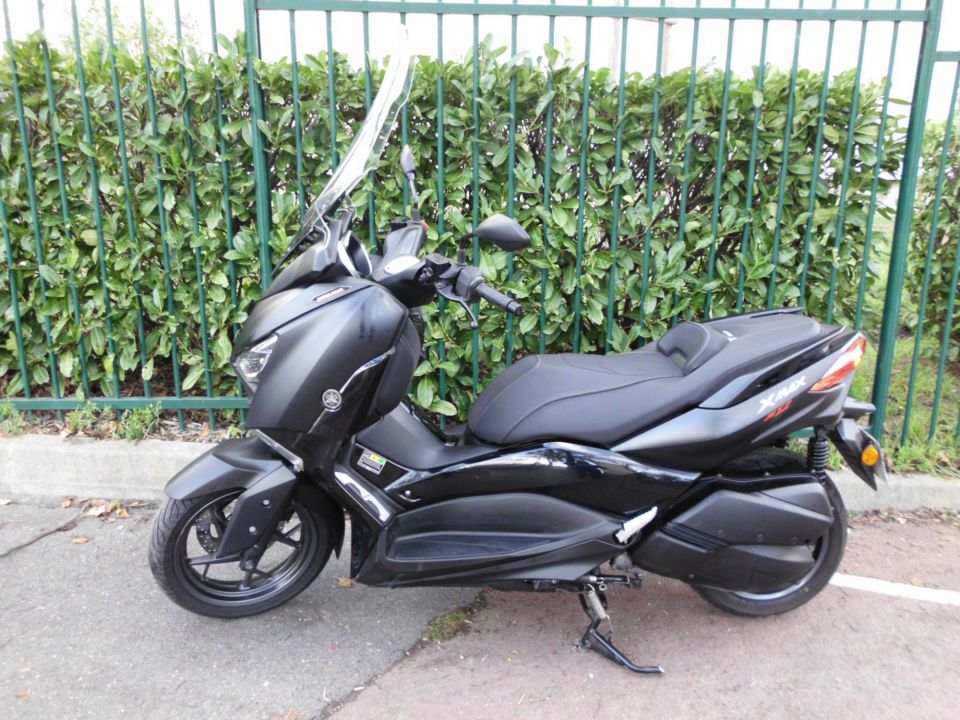 YAMAHA XMAX 300 Tech Max 4