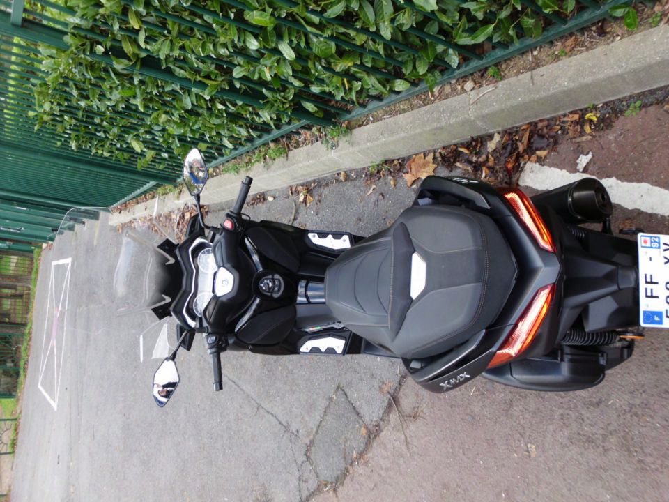 YAMAHA XMAX 300 Tech Max 4