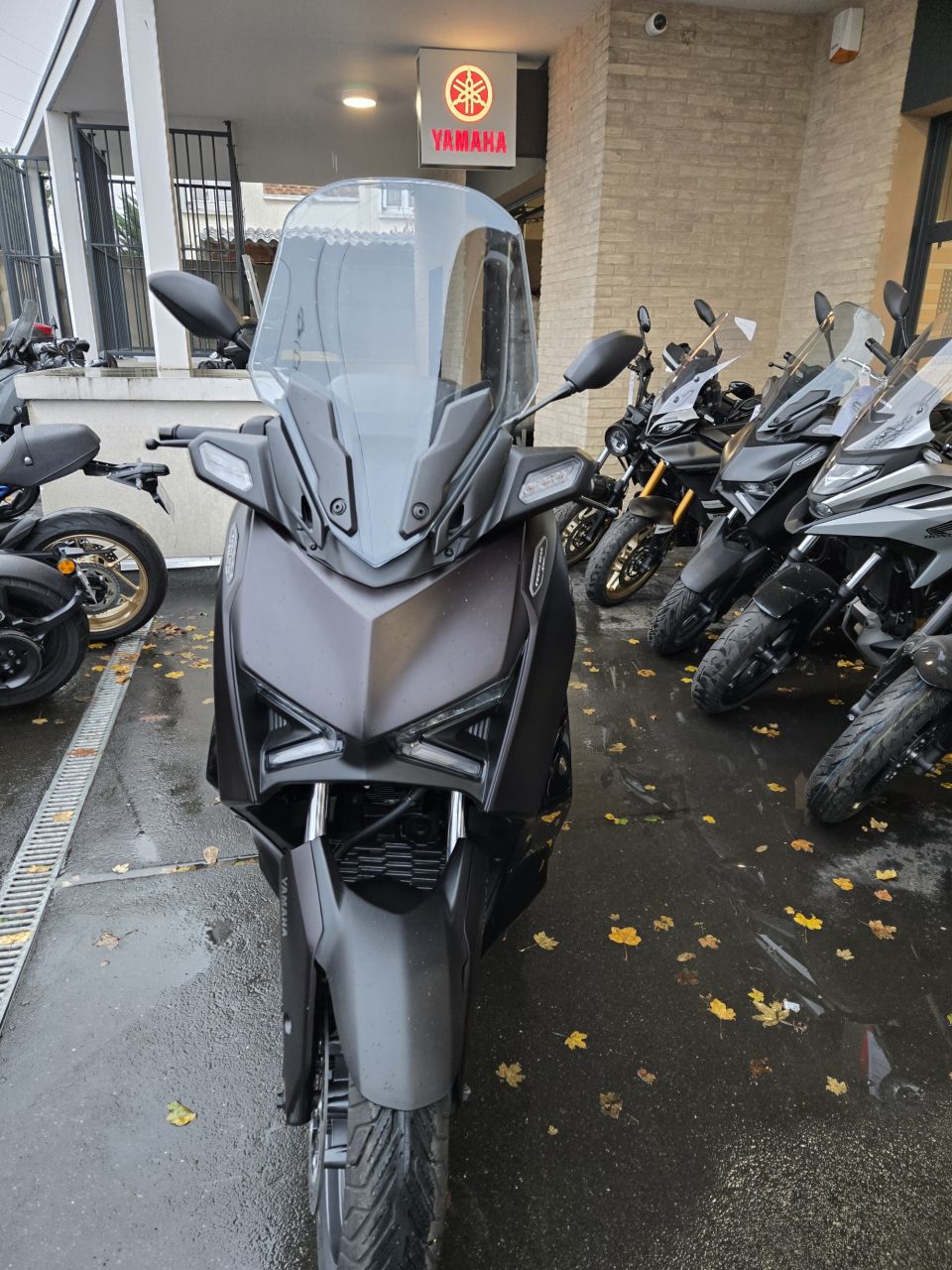 YAMAHA XMAX 300 Tech Max 4