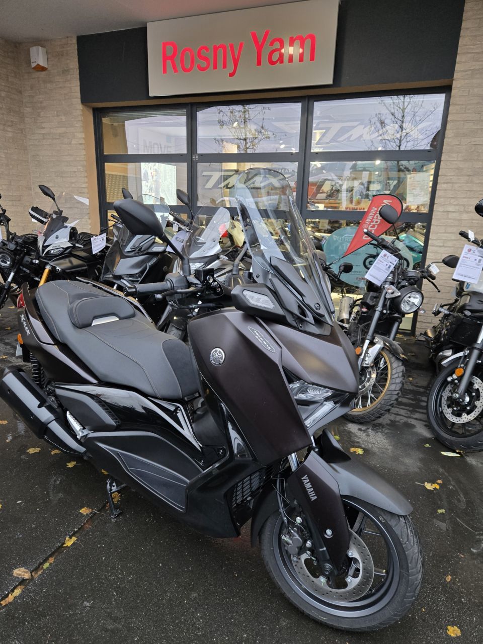 YAMAHA XMAX 300 Tech Max 4