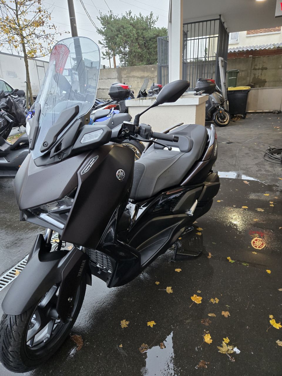 YAMAHA XMAX 300 Tech Max 4