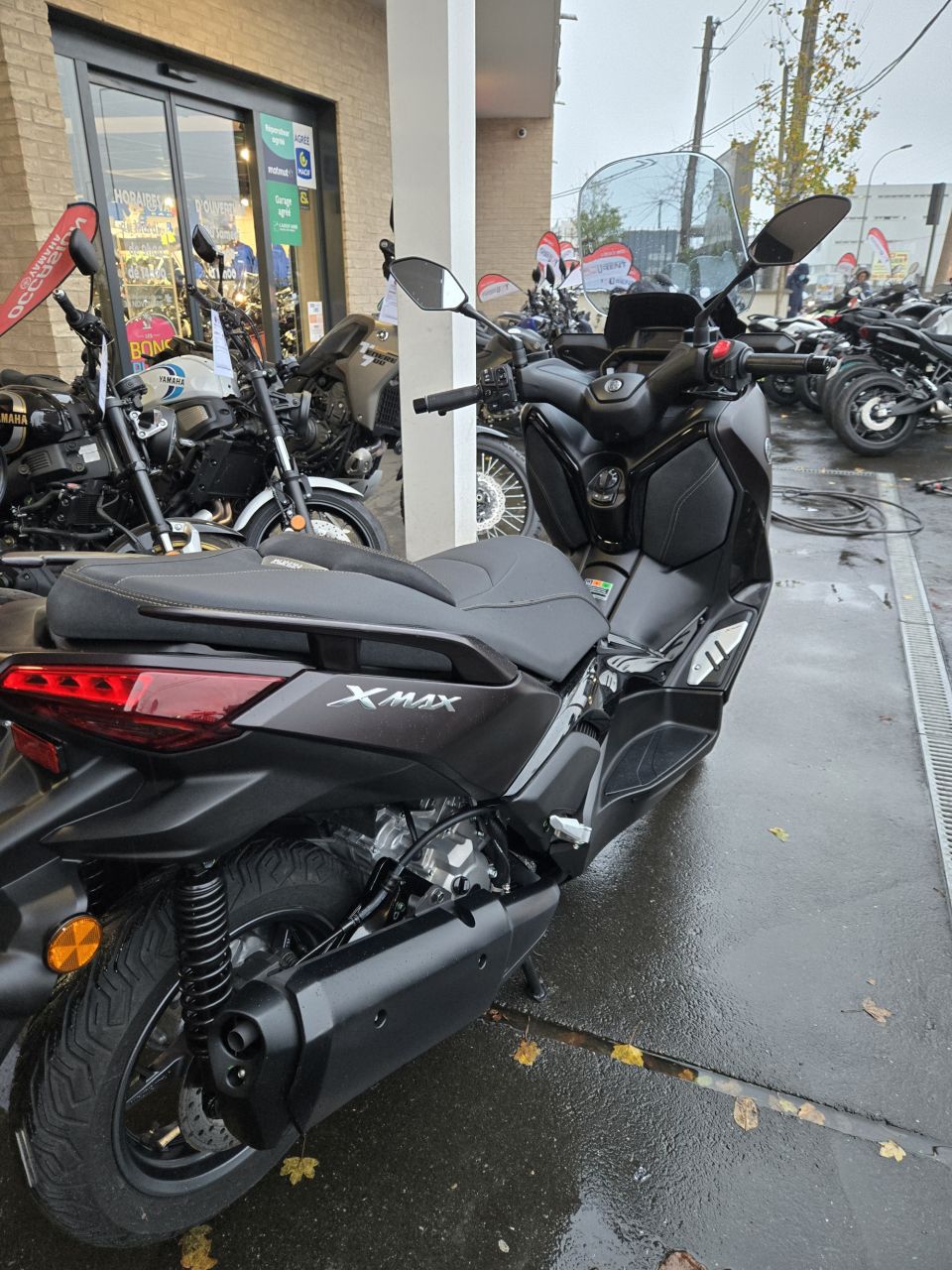 YAMAHA XMAX 300 Tech Max 4