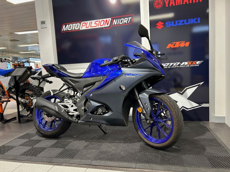 YAMAHA YZF-R 125 4