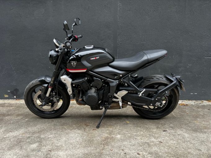 TRIUMPH TRIDENT 660 4