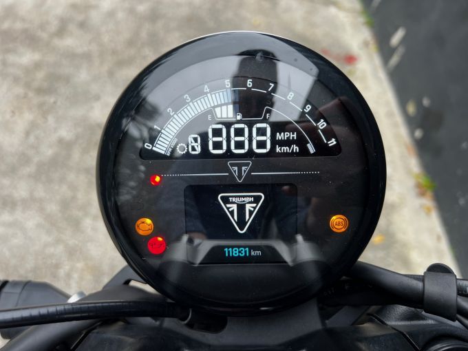 TRIUMPH TRIDENT 660 4