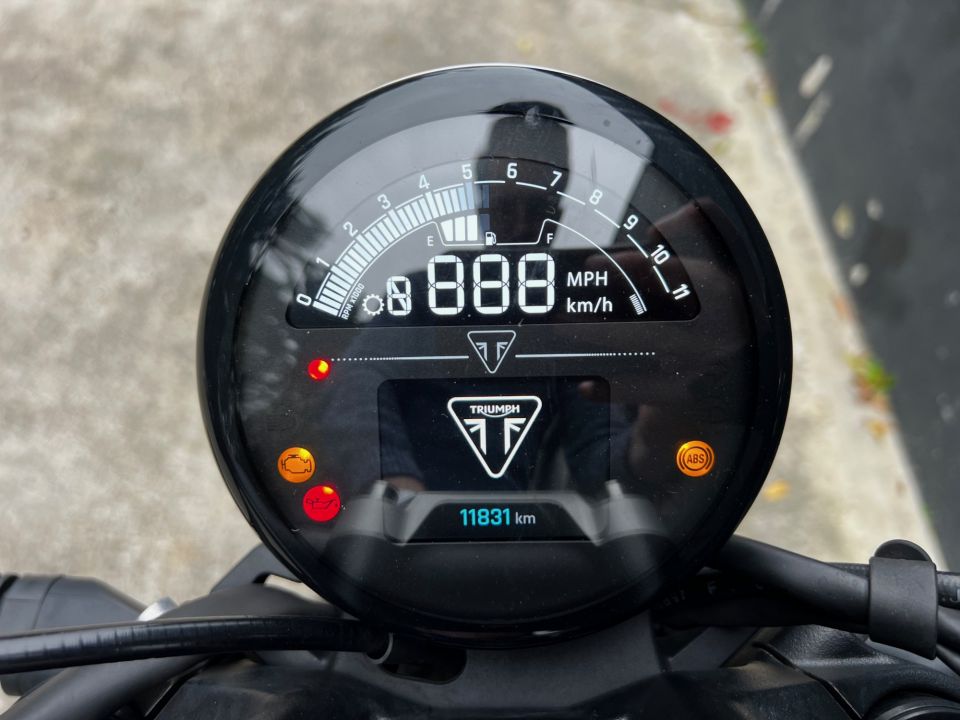 TRIUMPH TRIDENT 660 4