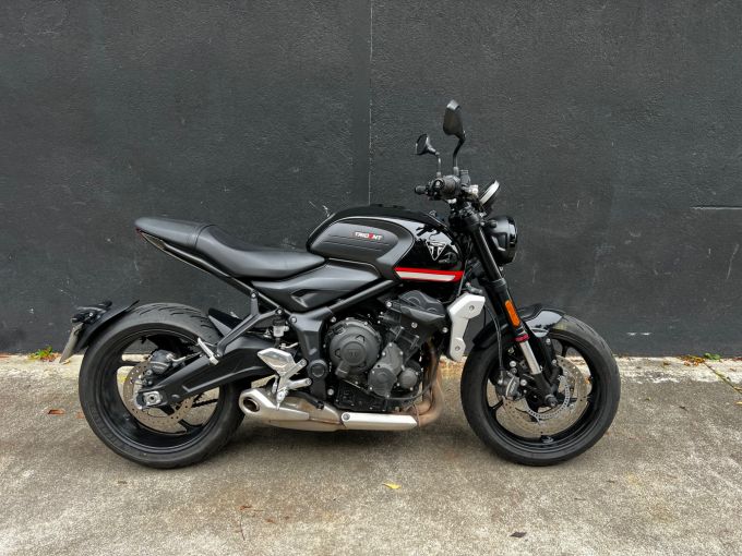 TRIUMPH TRIDENT 660 4
