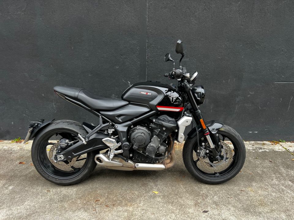 TRIUMPH TRIDENT 660 4