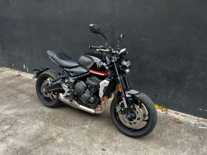 TRIUMPH TRIDENT 660 4