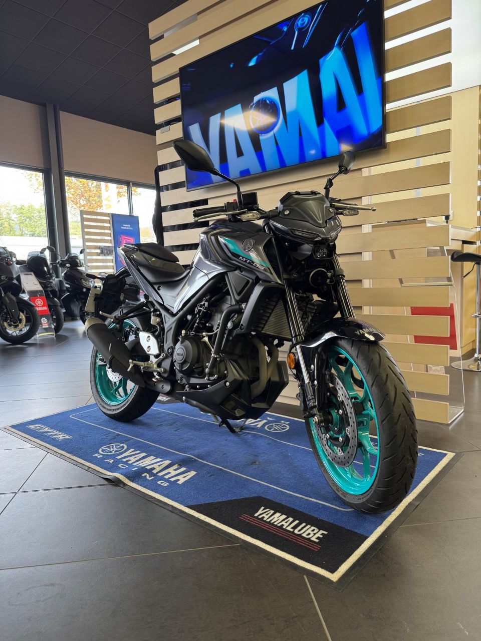 YAMAHA MT-03 4