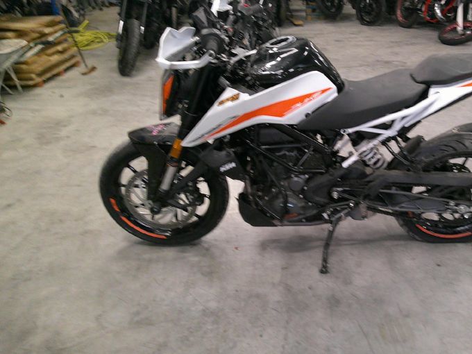 KTM 390 DUKE 4
