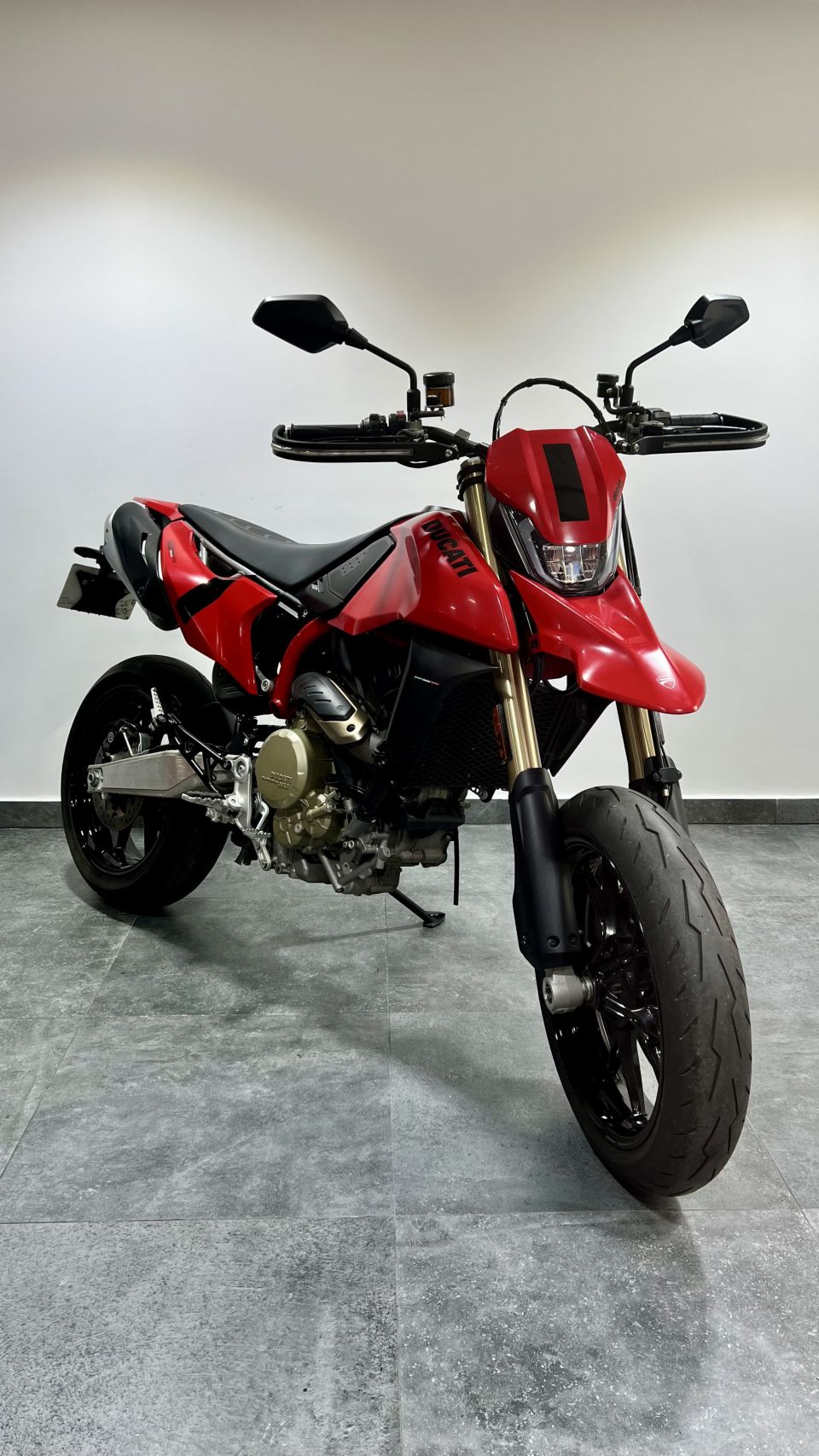 DUCATI HYPERMOTARD 4