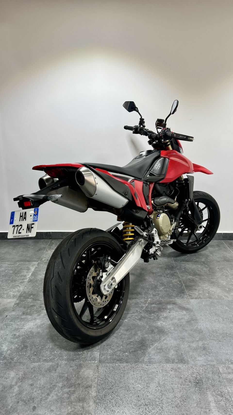 DUCATI HYPERMOTARD 4