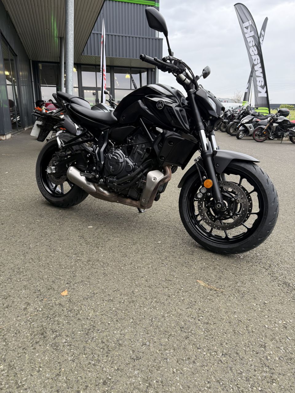 YAMAHA MT-07 4