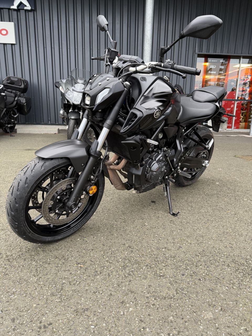 YAMAHA MT-07 4