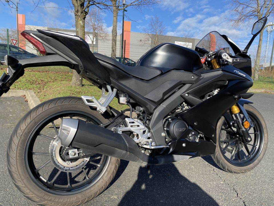 YAMAHA YZF 125 R ABS 4