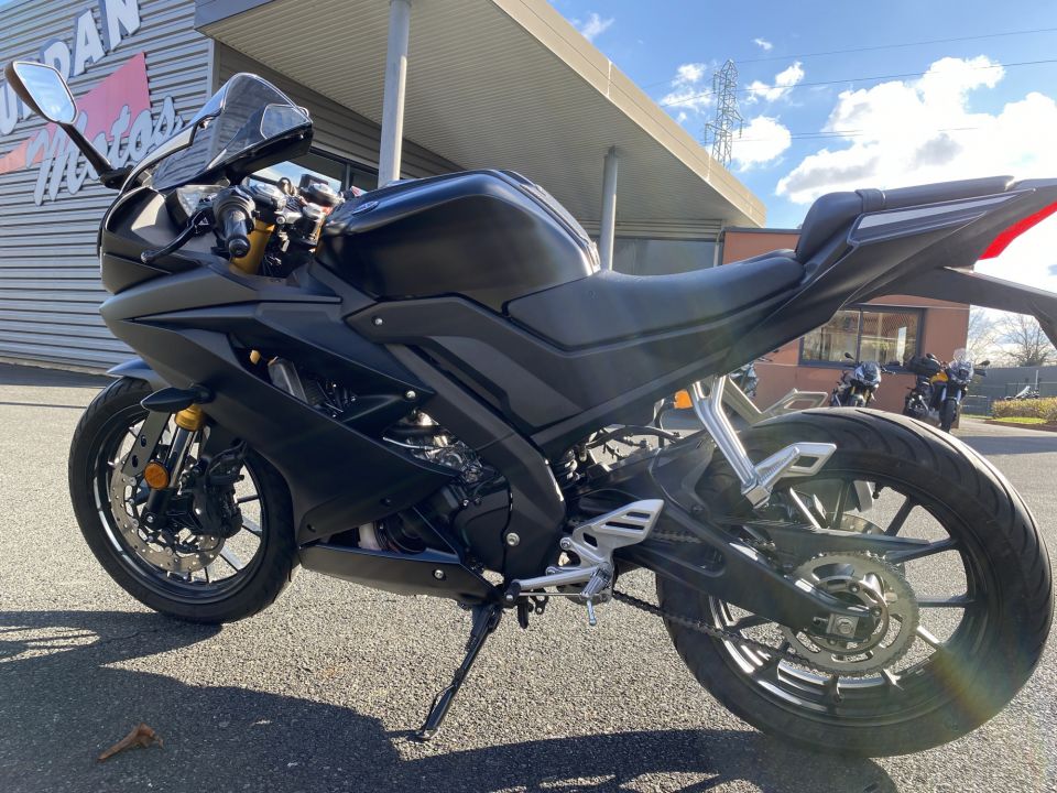 YAMAHA YZF 125 R ABS 4