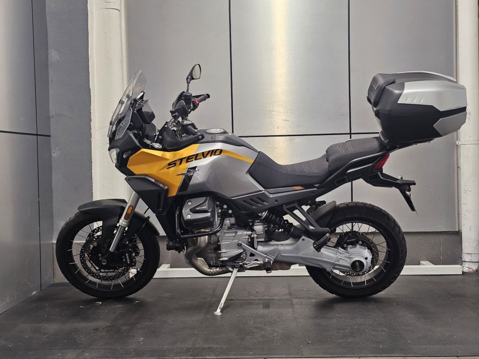 MOTO GUZZI STELVIO 4