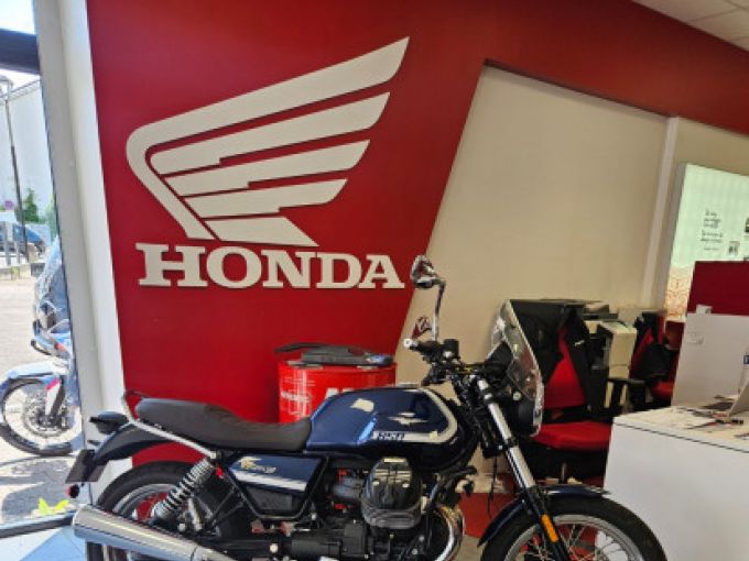 MOTO GUZZI V7 Special 850 4