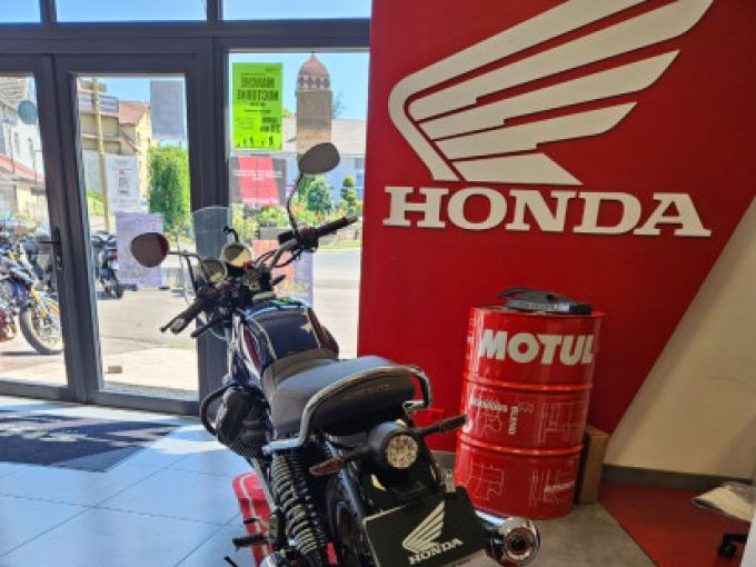 MOTO GUZZI V7 Special 850 4