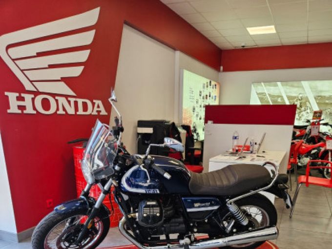 MOTO GUZZI V7 Special 850 4