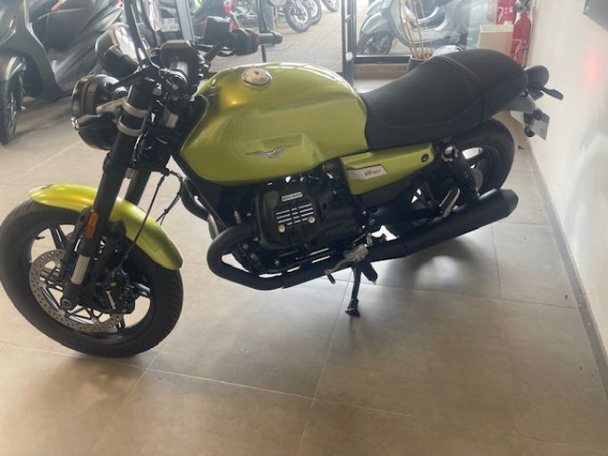 MOTO GUZZI V7 4