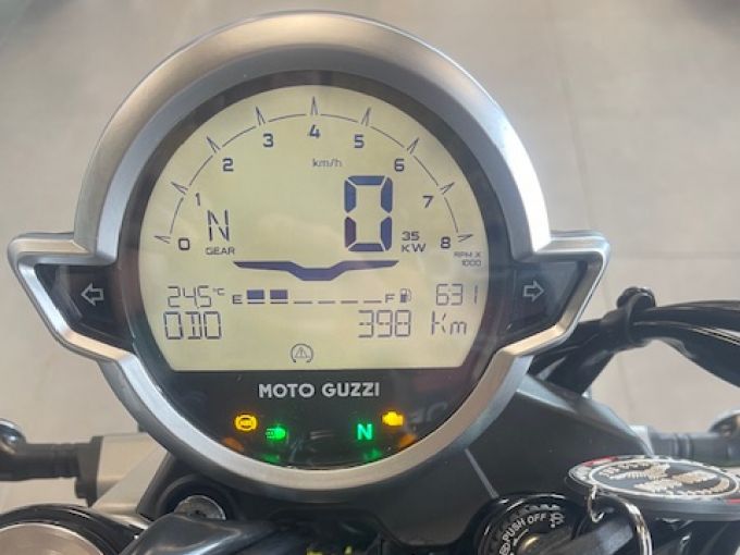 MOTO GUZZI V7 4
