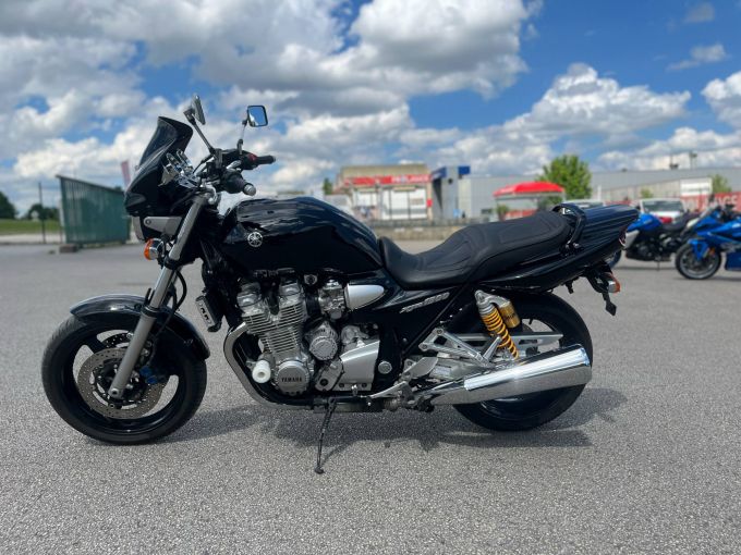 YAMAHA XJR 1300 SP 4